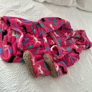 Girls size 6-7 Hatley robe with matching slippers bringer pink with horse print